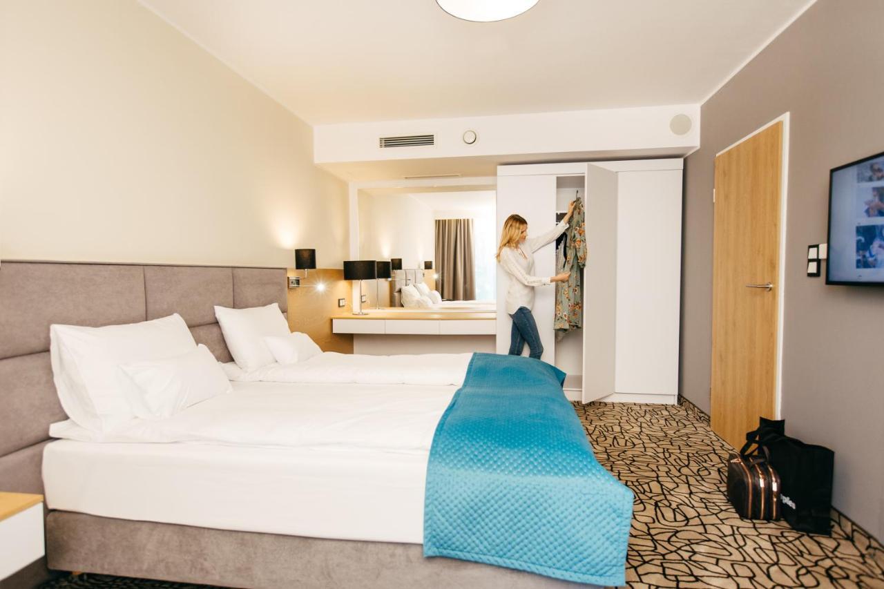 Aparthotel Termy 우니에유프 외부 사진