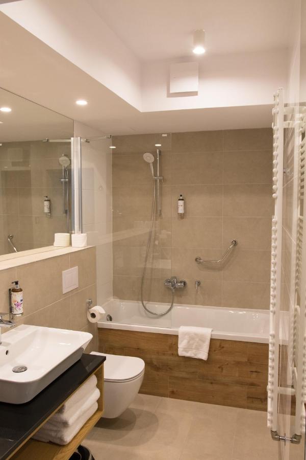 Aparthotel Termy 우니에유프 외부 사진