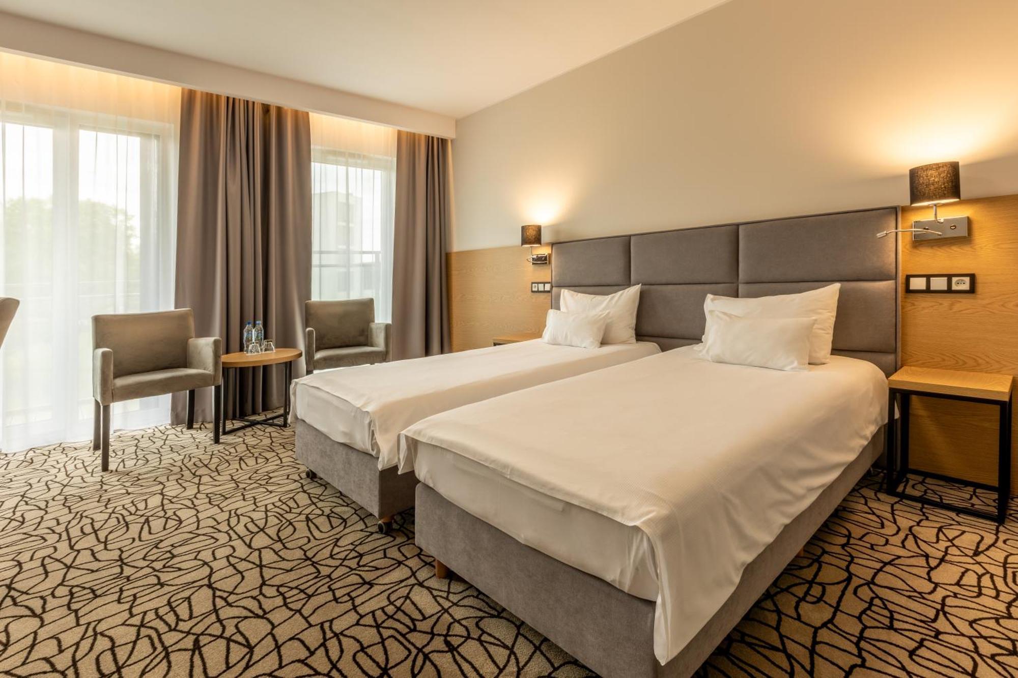 Aparthotel Termy 우니에유프 외부 사진