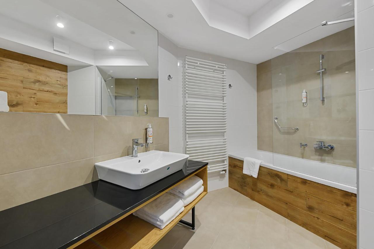 Aparthotel Termy 우니에유프 외부 사진