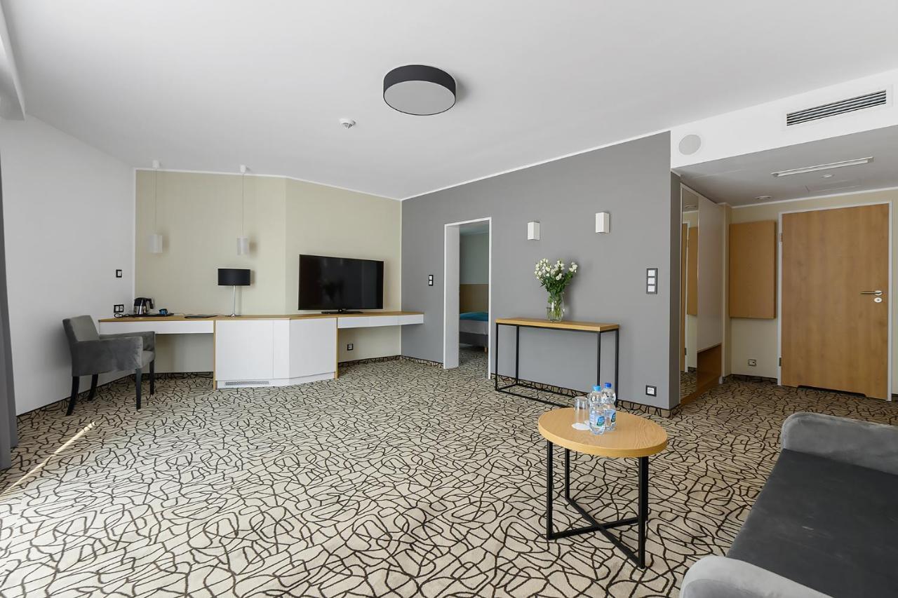 Aparthotel Termy 우니에유프 외부 사진