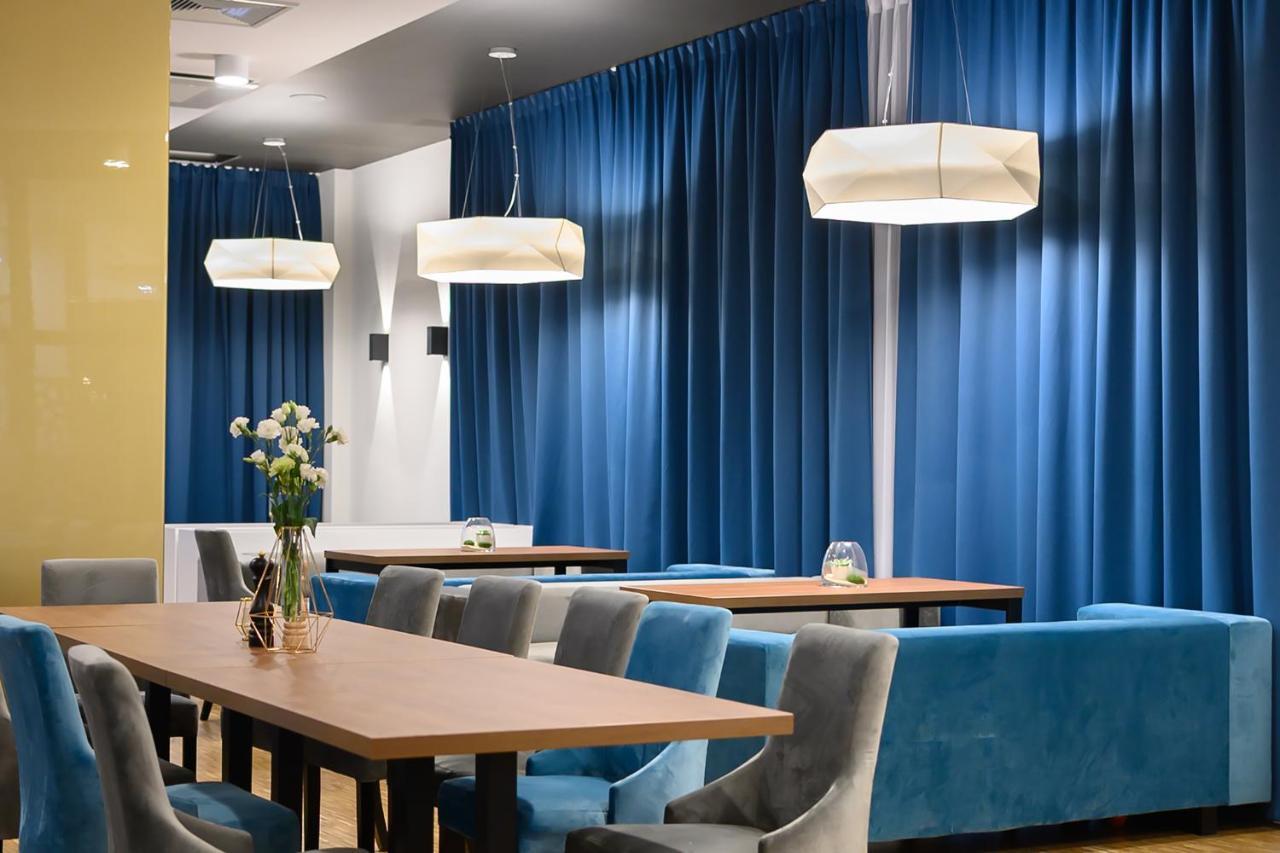 Aparthotel Termy 우니에유프 외부 사진