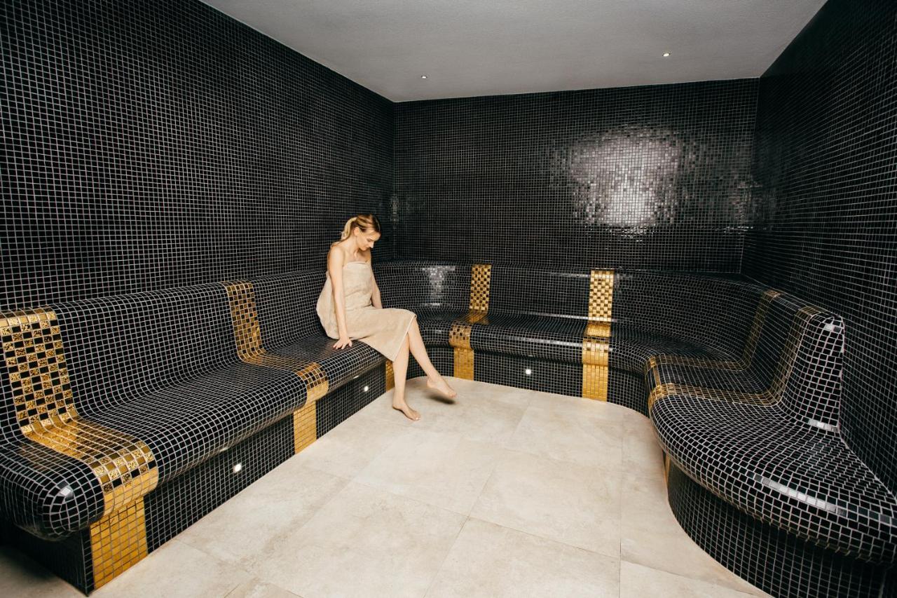 Aparthotel Termy 우니에유프 외부 사진